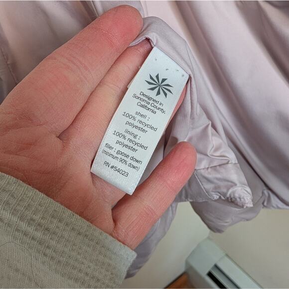 Athleta Women's Responsible Down Puffer Vest Iridescent Pink Size Small - Picture 8 of 10